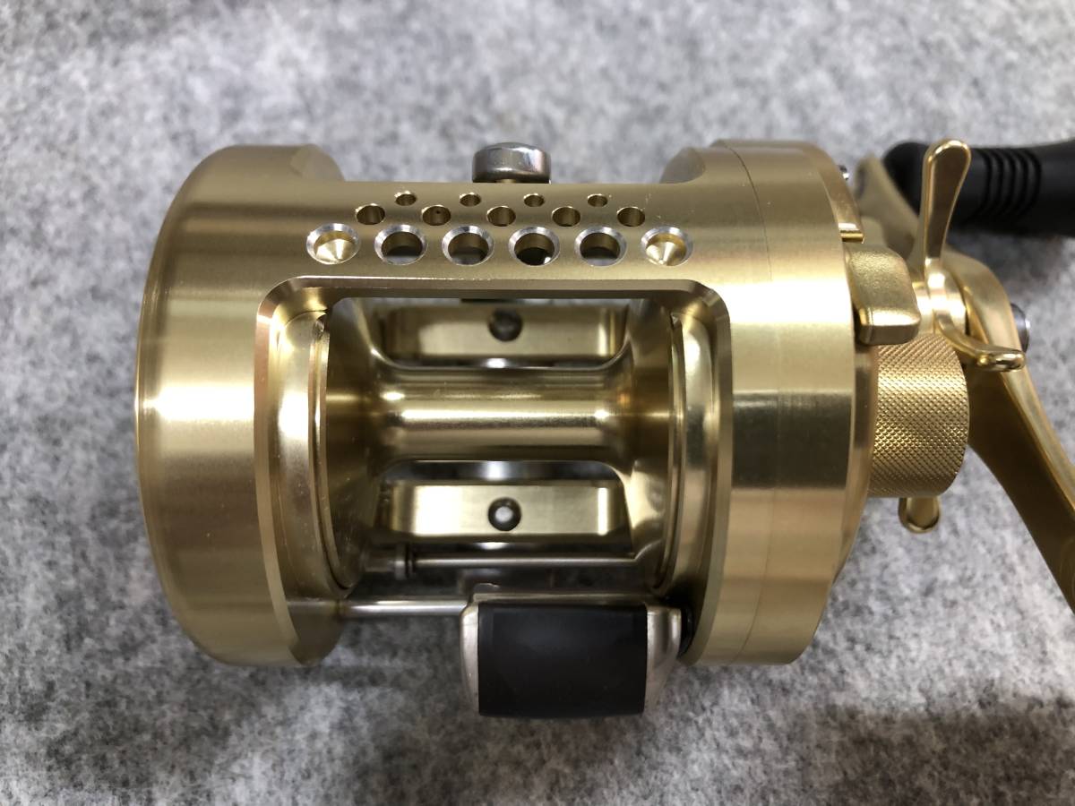 雷魚 SHIMANO シマノ カルカッタ コンクエスト 400 右巻き 超美 雷魚 SHIMANO シマノ カルカッタ コンクエスト 400 右巻き 超美