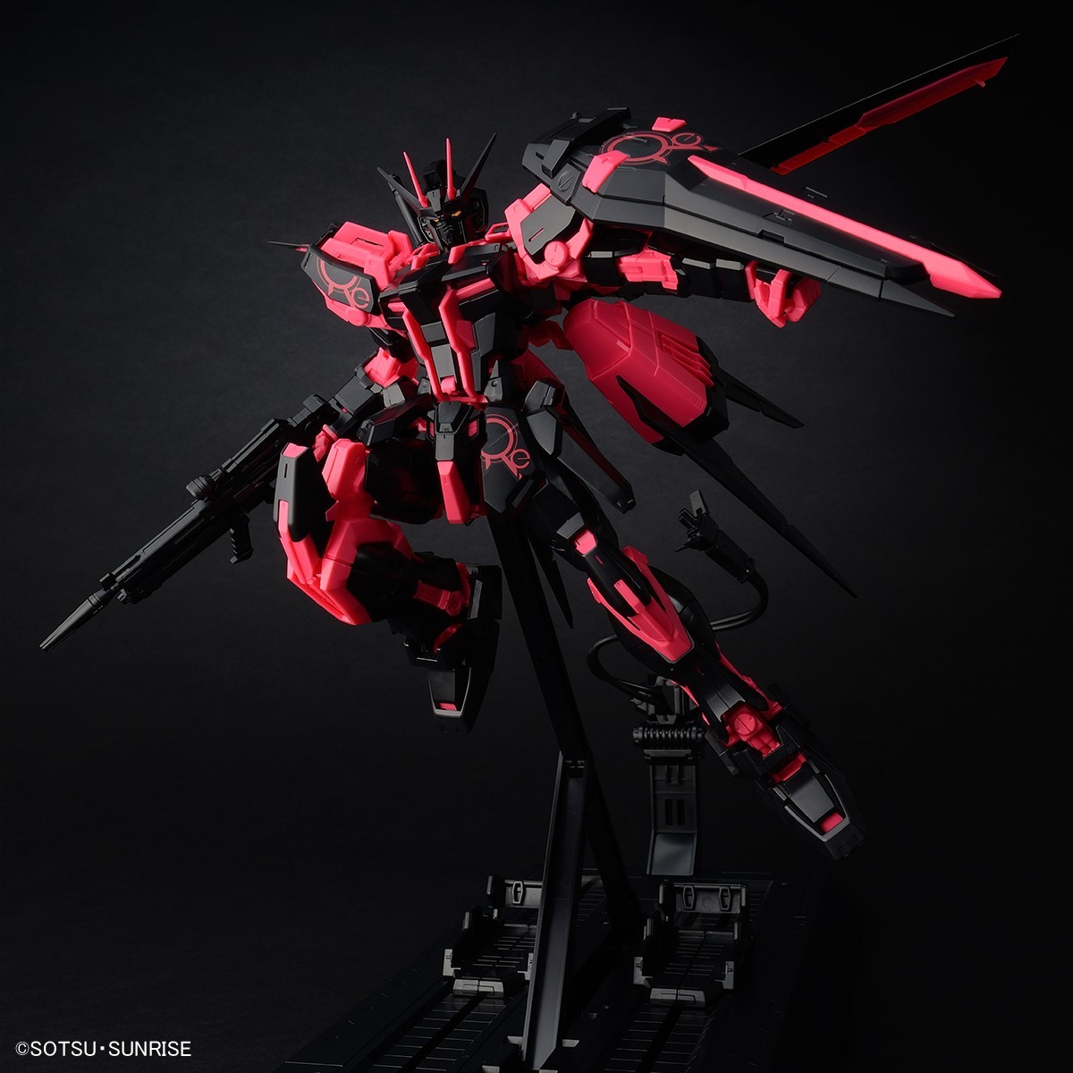 未組立 イベント限定品 MG 1/100 エールストライクガンダム Ver.RM [リサーキュレーションカラー/ネオンピンク] エコプラ ガンプラ_画像5