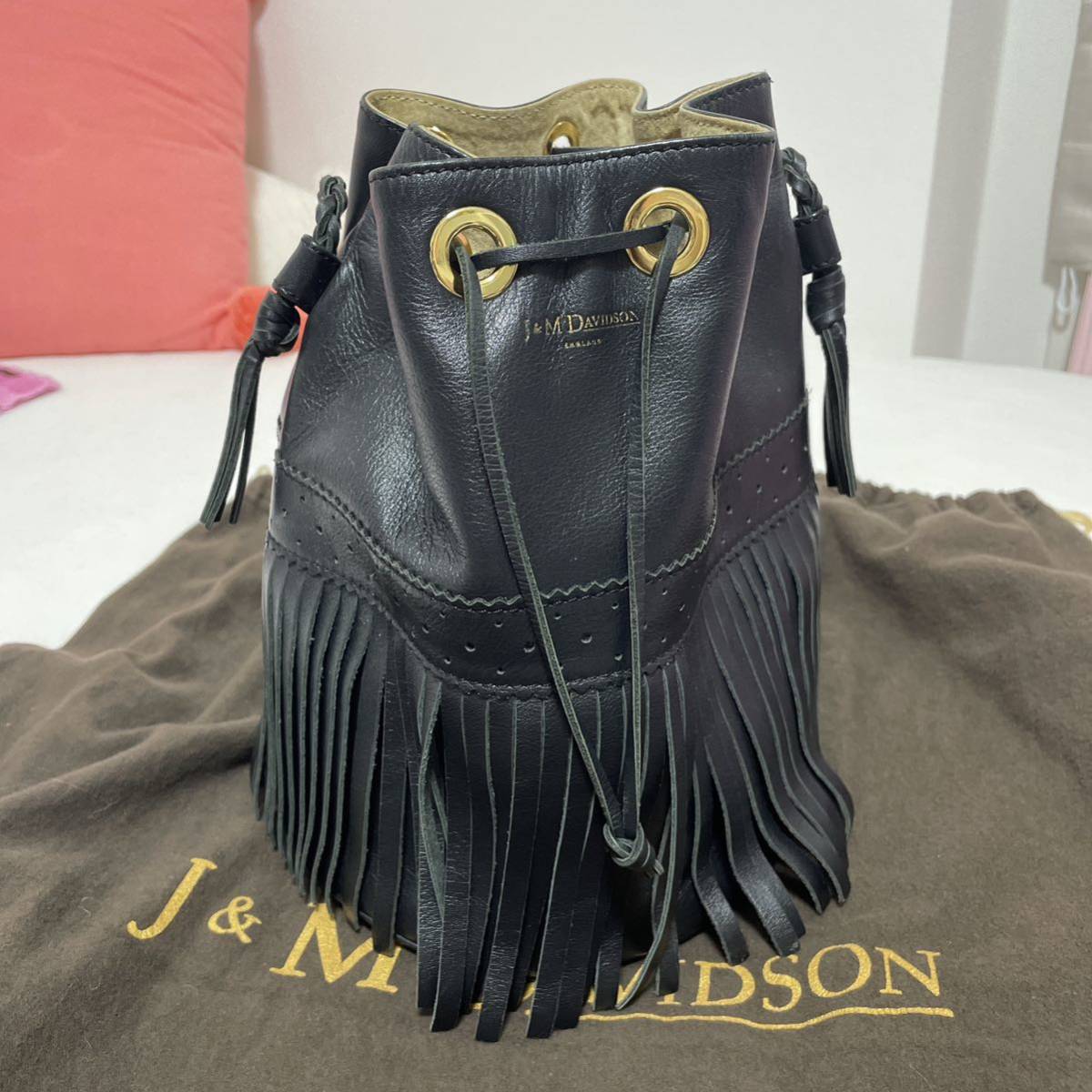 美品J&M DAVIDSON カーニバル定番ブラックジェイアンドエムデヴィドソン巾着 ショルダーバッグ