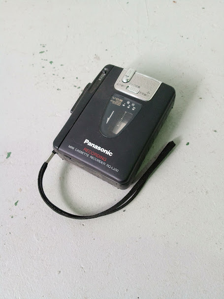 ◇ミニカセットレコーダー/テープレコーダー ポータブル パナソニック RQ-L200 電池式 昭和レトロ 当時物 電化製品 レコーディング_画像1