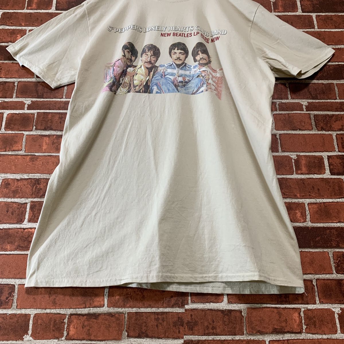 【英国製】2017 BEATLES ビートルズ　ロック　バンドTシャツ L 半袖古着　ベージュ　ジョンレノン　ポールマッカートニー