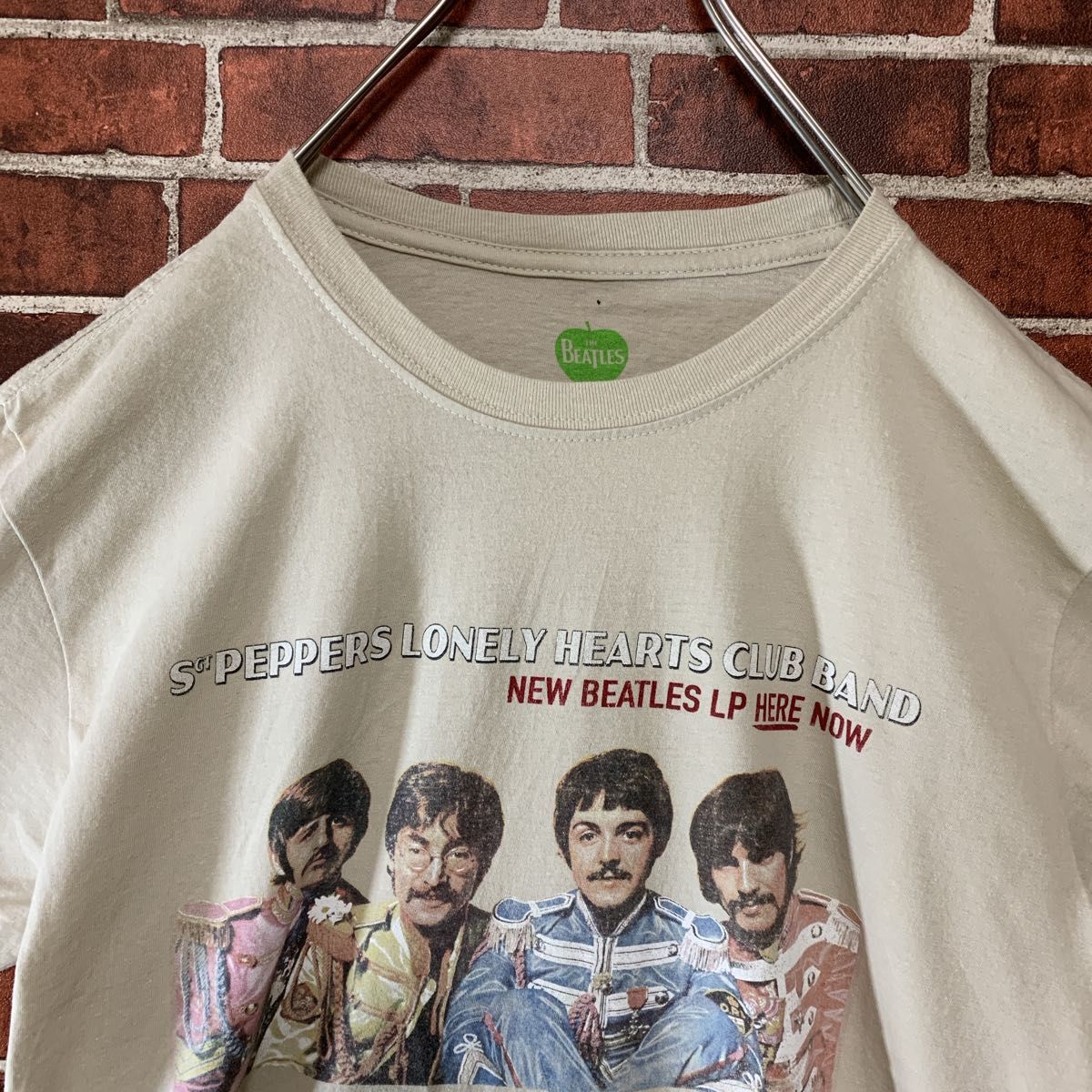 【英国製】2017 BEATLES ビートルズ　ロック　バンドTシャツ L 半袖古着　ベージュ　ジョンレノン　ポールマッカートニー