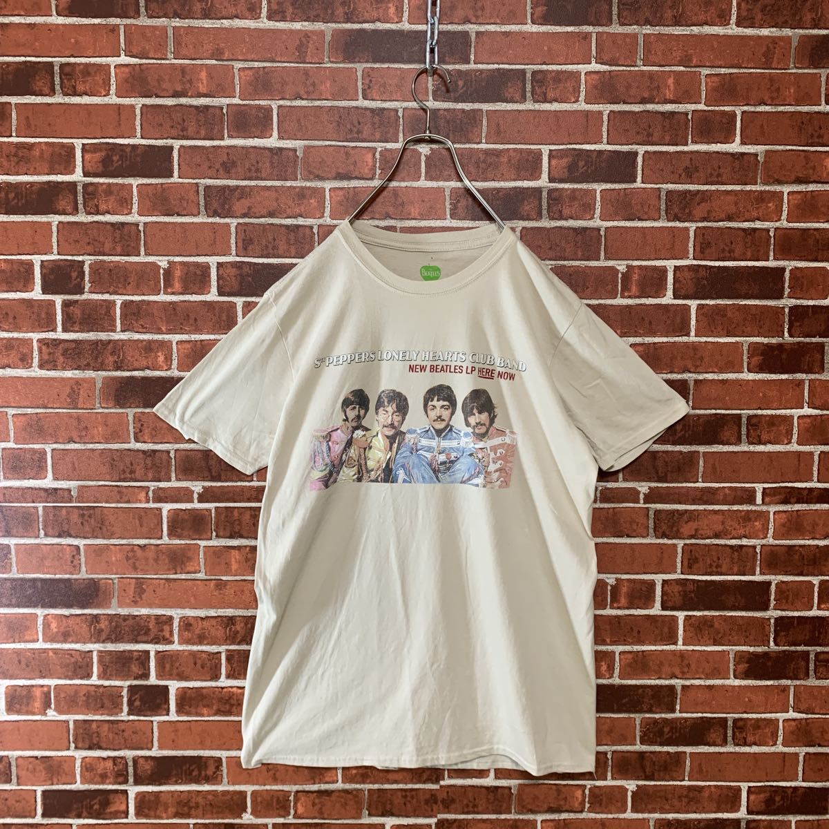 【英国製】2017 BEATLES ビートルズ　ロック　バンドTシャツ L 半袖古着　ベージュ　ジョンレノン　ポールマッカートニー