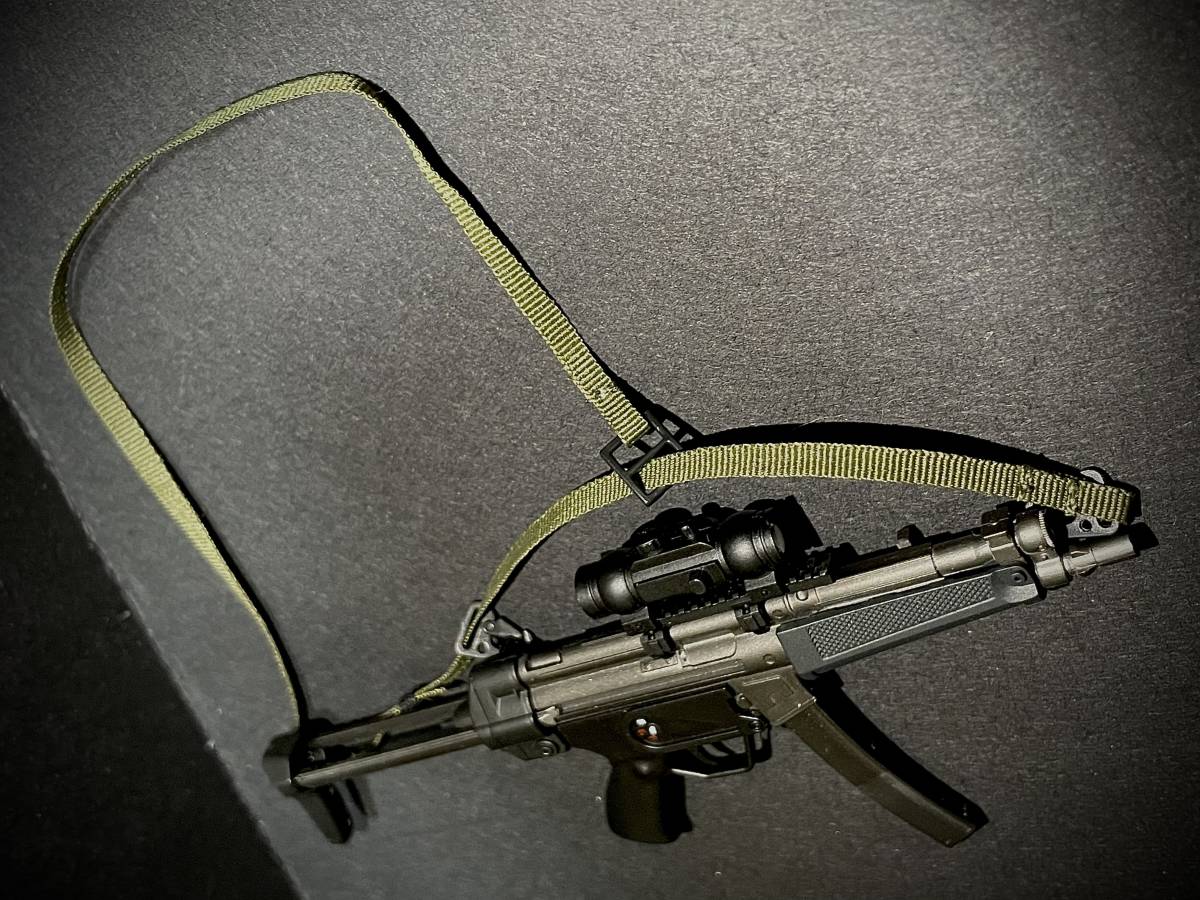 【即決】DAMTOYS 模型 1/6 スケール 女性 男性 フィギュア用 装備 クレア バイオハザード 銃 サブマシンガン H&K MP5A3 スリング付 (未使用_画像7