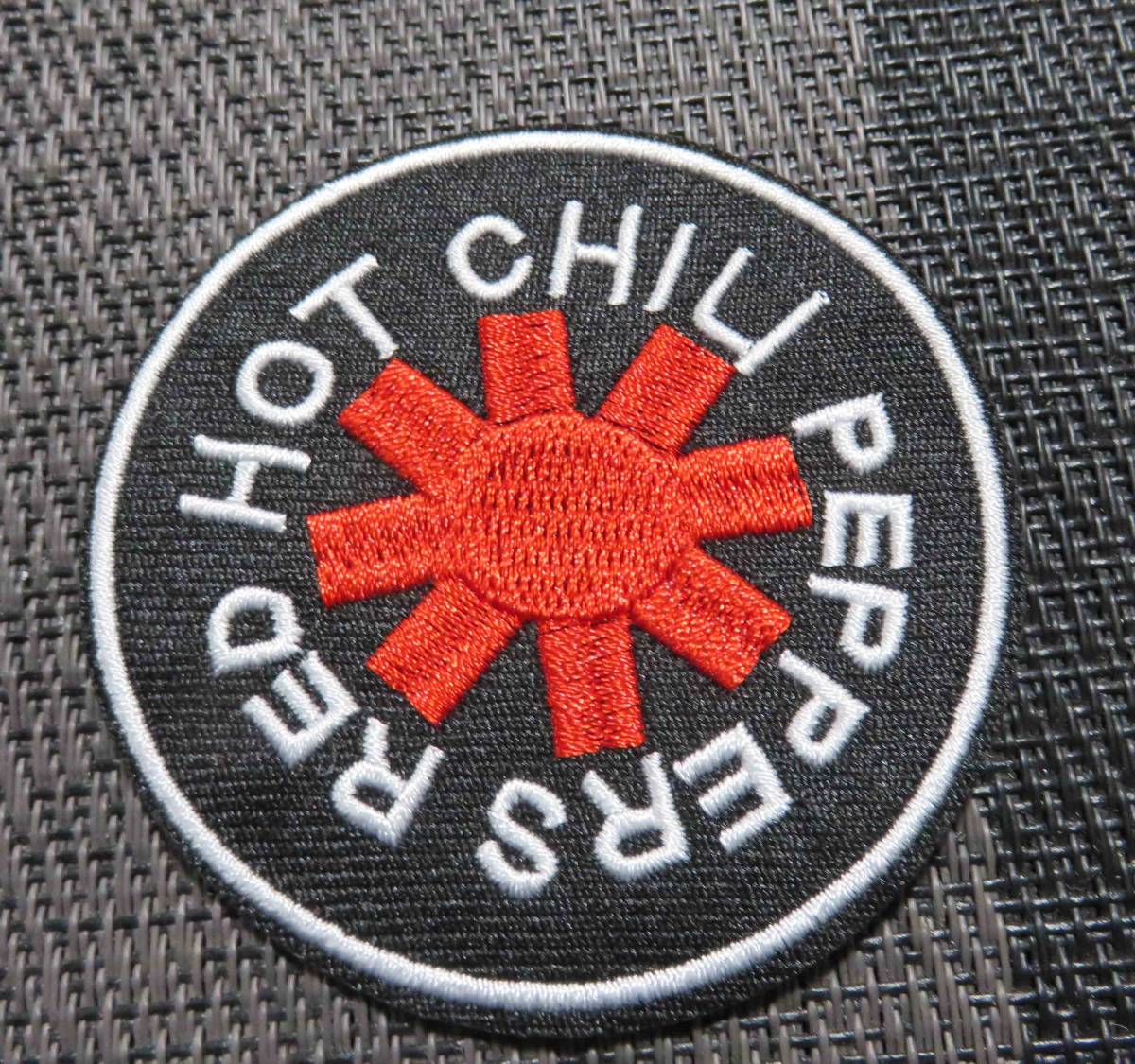 黒赤RHCP円型■新品■レッド・ホット・チリ・ペッパーズ Red Hot Chili Peppersアメリカ　ロックバンド 刺繍ワッペン■洋服・衣類・衣服DIY_画像1