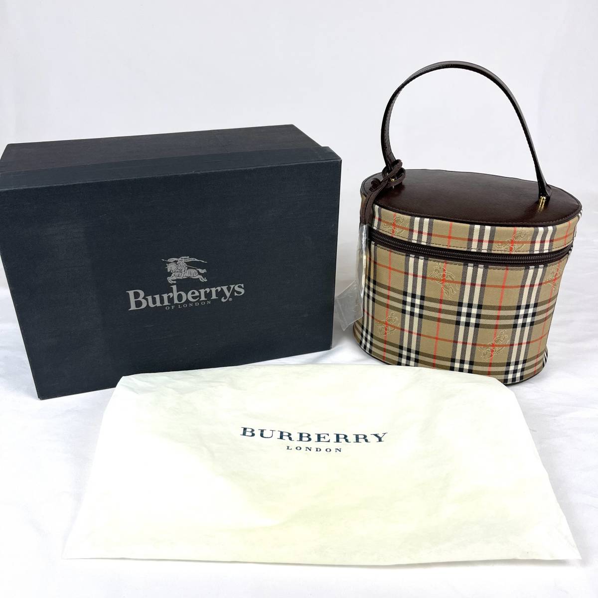 新品 BURBERRY ロゴチャーム チェック バニティバッグ レア品-