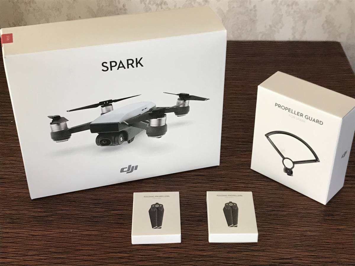 国内正規品】DJI SPARK レッド / プロペラガード+予備プロペラ付-