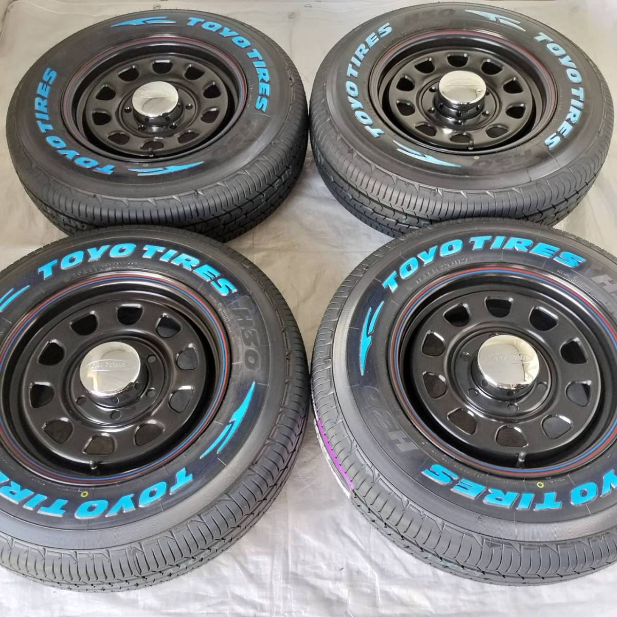 新品 デイトナ 15-6.5J＋40 6-139.7 ブラック タイヤ付4本SET 195/80R15 トーヨーH30 ハイエース200系 (W0019-0)_画像1