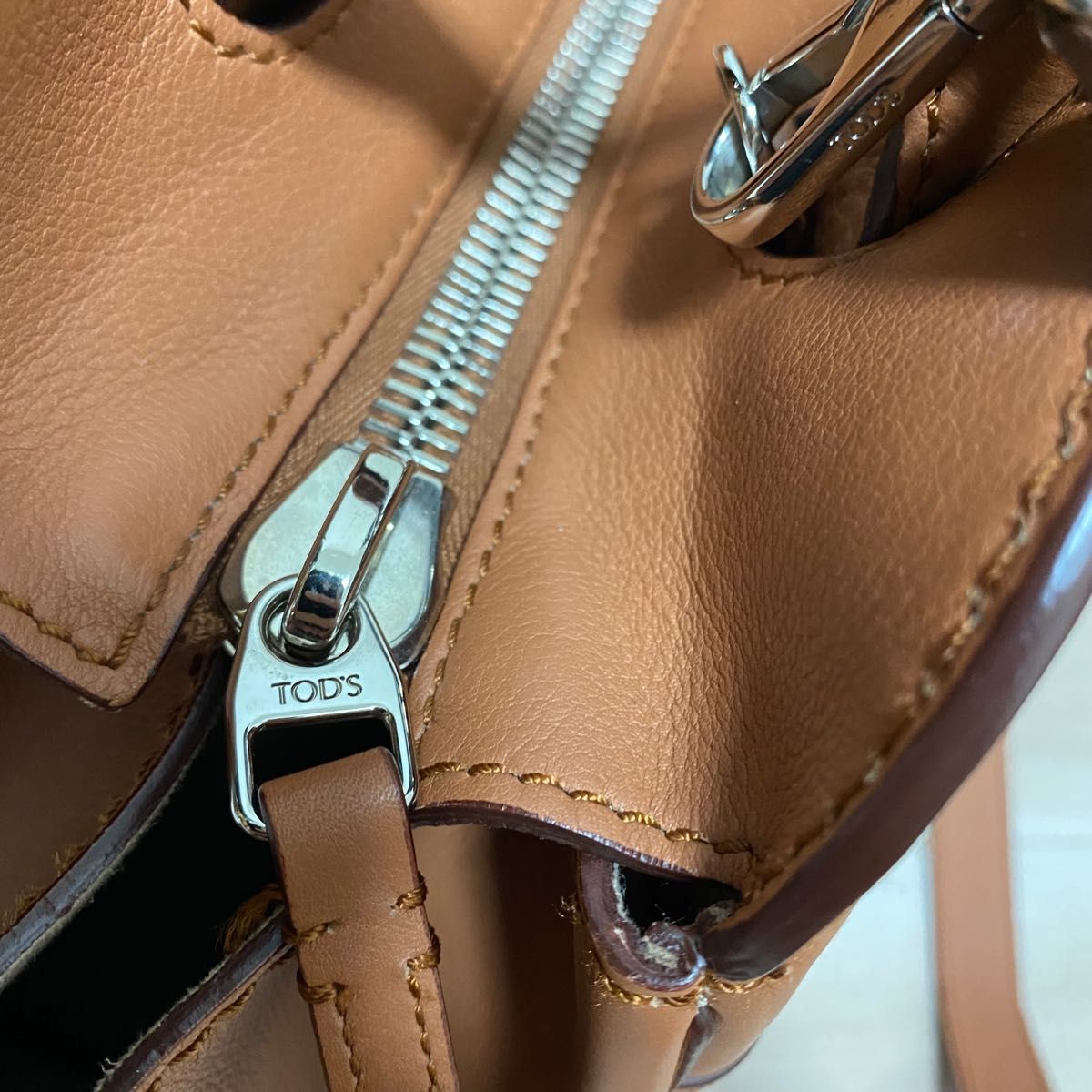 美品 希少 TOD's トッズ ショルダーバッグ セラ ブラウン レザー ロゴ