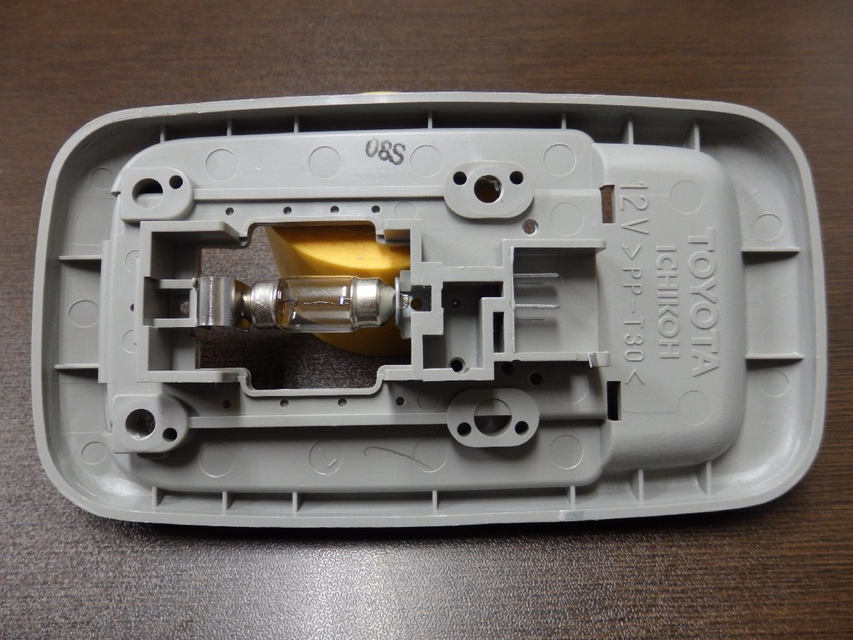 送料370円 納車外し トヨタ純正 ルームランプ ハイエース ＤＸ 増設等にどうぞ_画像2