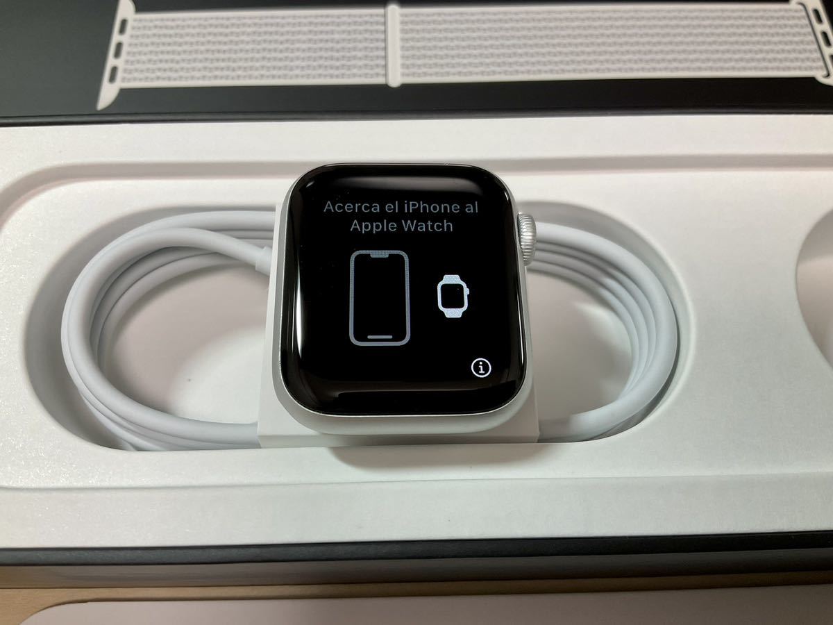 未使用、通電確認OK】Apple Watch Nike Series 4 GPS+Cellularモデル