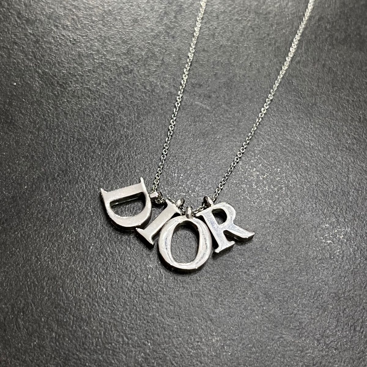 Christian Dior クリスチャンディオール　ネックレス　ロゴ　文字　シルバー　ペンダント