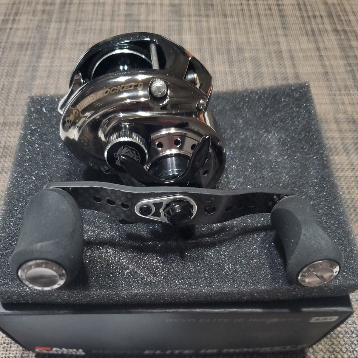 新品同様 アブガルシア Abu Garcia レボ エリート IB ロケット9 右