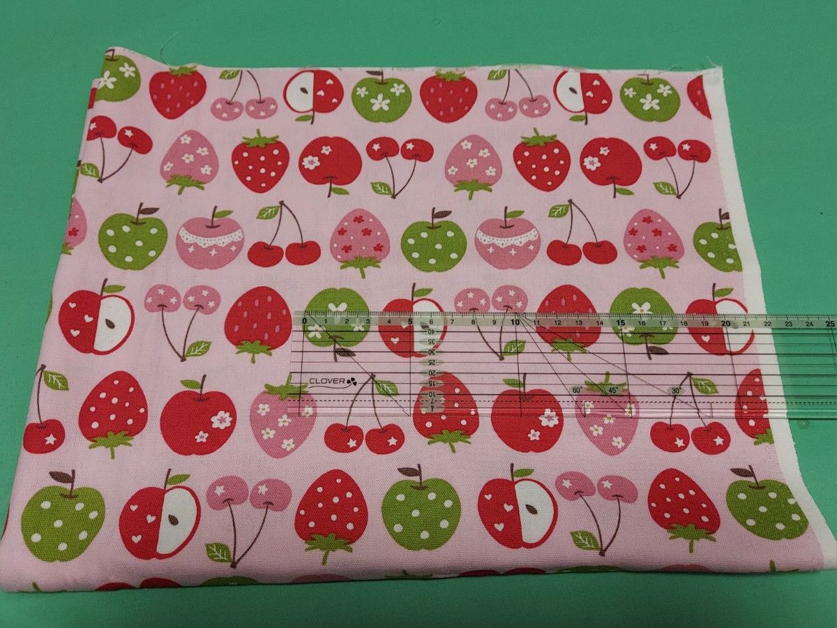 85 りんご　フルーツ柄生地　ピンク系　110×50cm   