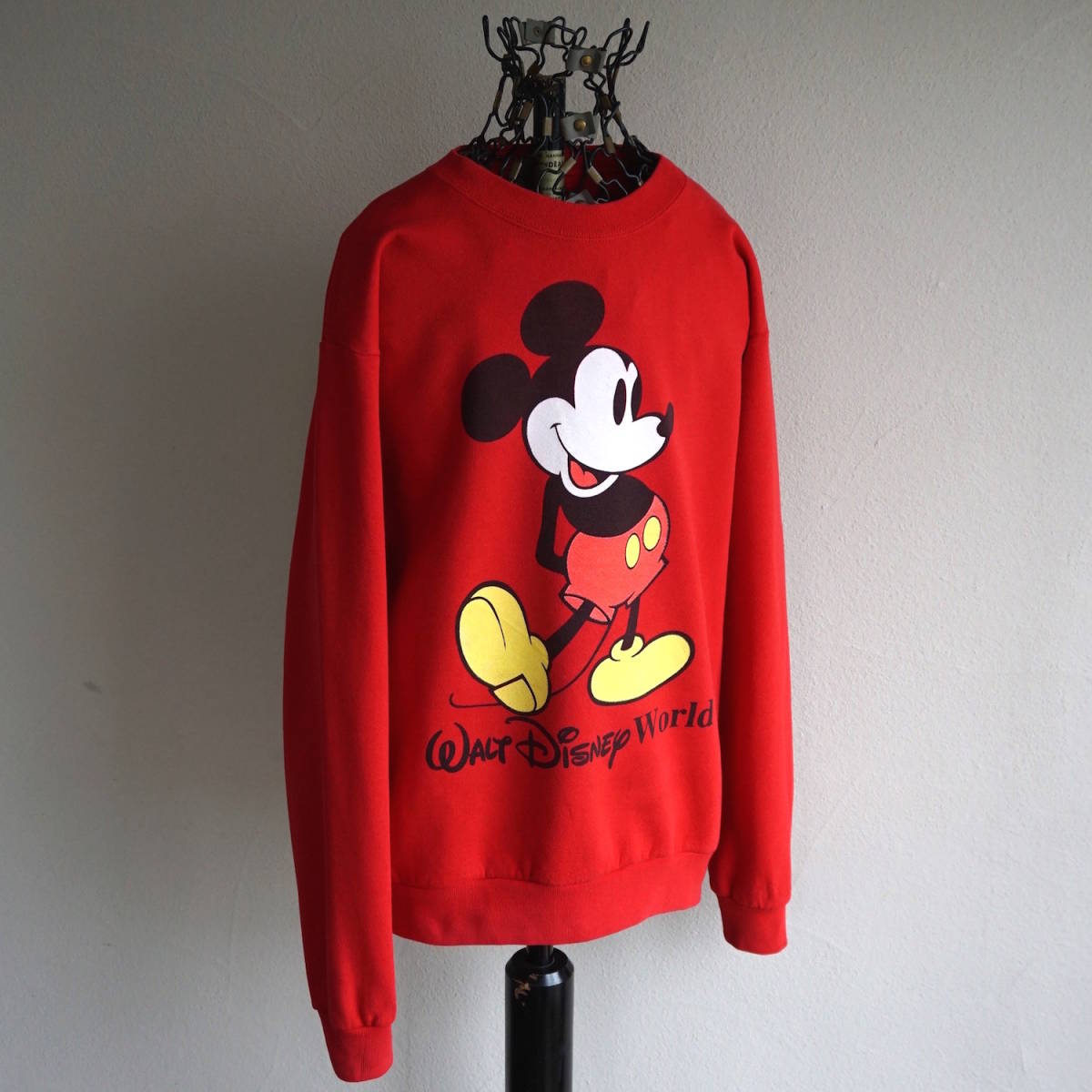 1990s ヴィンテージ USA製 DISNEY DESIGNS ミッキーマウス プリントスウェット S/M 赤 ディズニー mickey mouse アメリカ 海外 古着_画像2