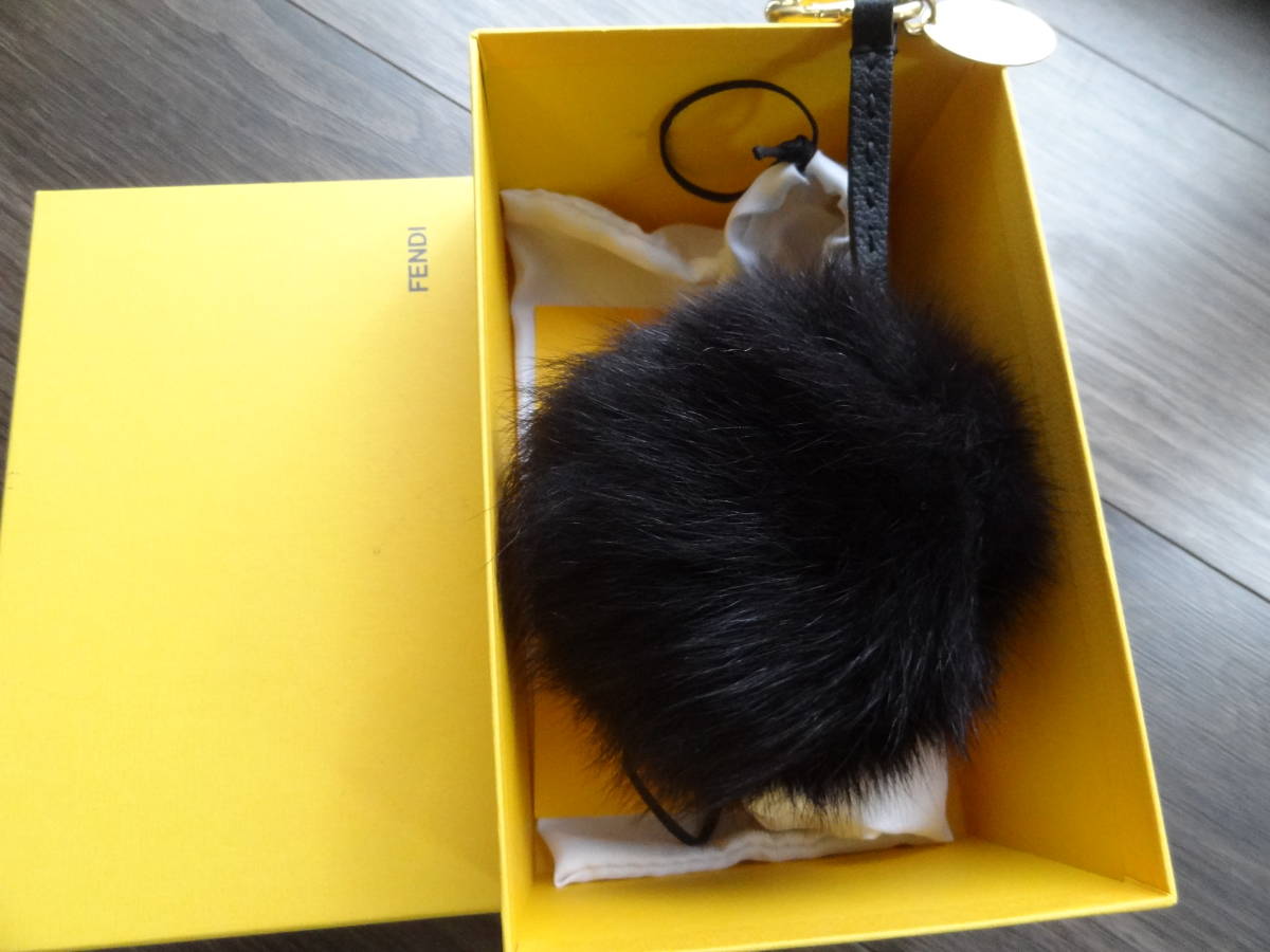 ☆FENDI ☆バッグチャーム☆ボンボン型☆美品☆箱付き キーホルダー