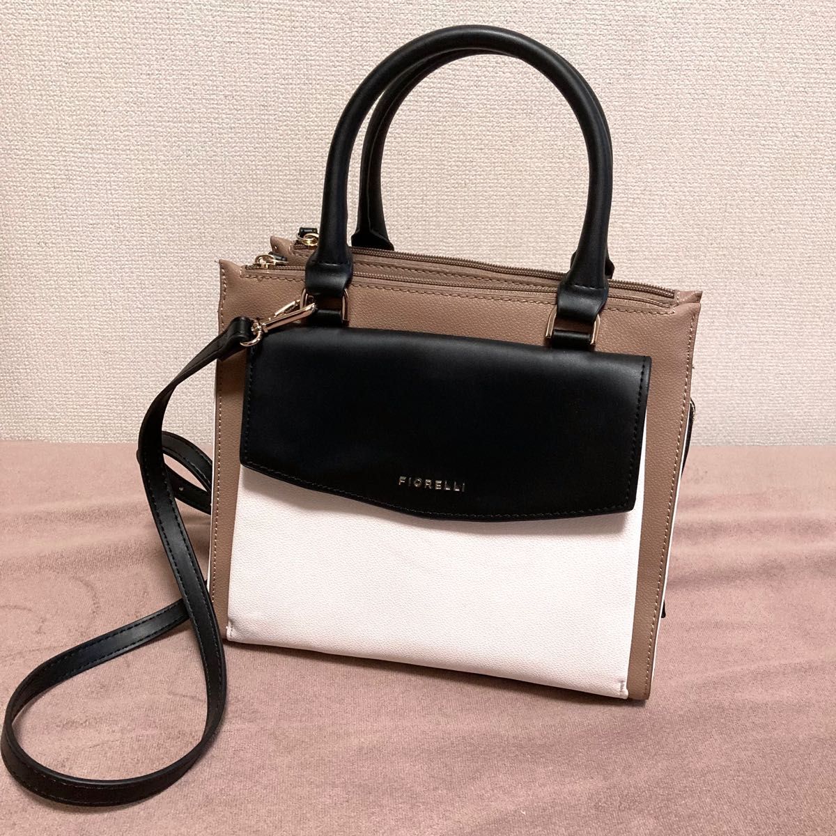 希少】FIORELLI 2wayショルダーバッグ 斜め掛け ブランド スクエア www