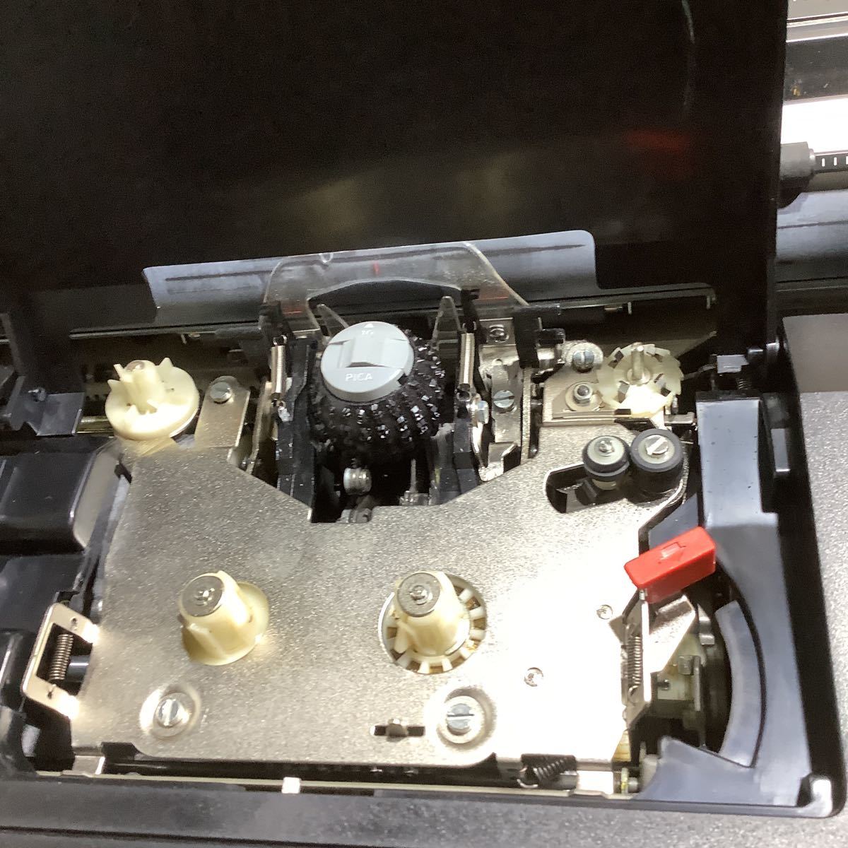 ブラザー電動タイプライター 動作不備品ロール横に動作しますが ブラザー電動タイプライター 動作不備品ロール横に動作しますが