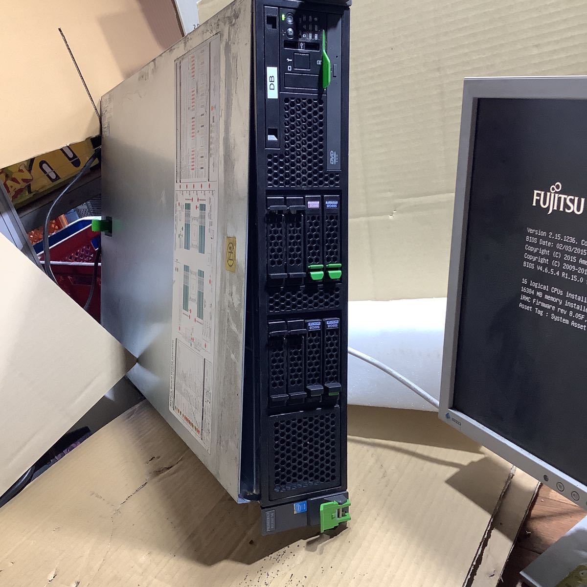 富士通 サーバー RX300SB Xeon 中古品ハードデスク無しです。キャビネットラックタイプ一般通電まで済みです。