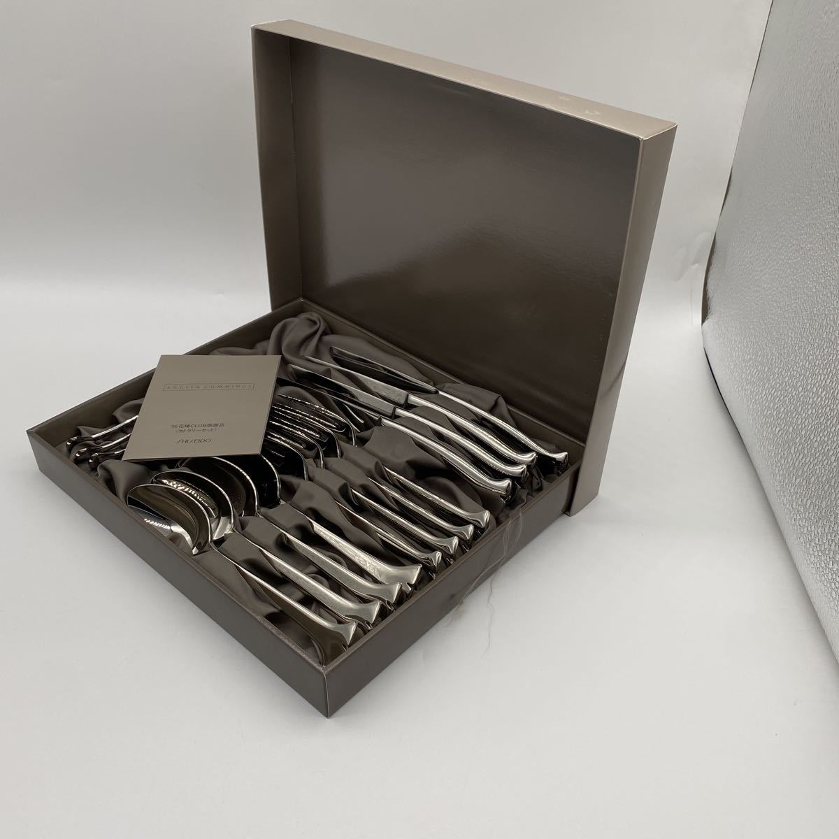 資生堂 カトラリー セット 1996年 花椿CLUB感謝品 アンジェラカミングス ステンレス 非売品 品(洋食器)|売買されたオークション情報、yahooの商品情報をアーカイブ公開 - オークファン(aucfan.com)