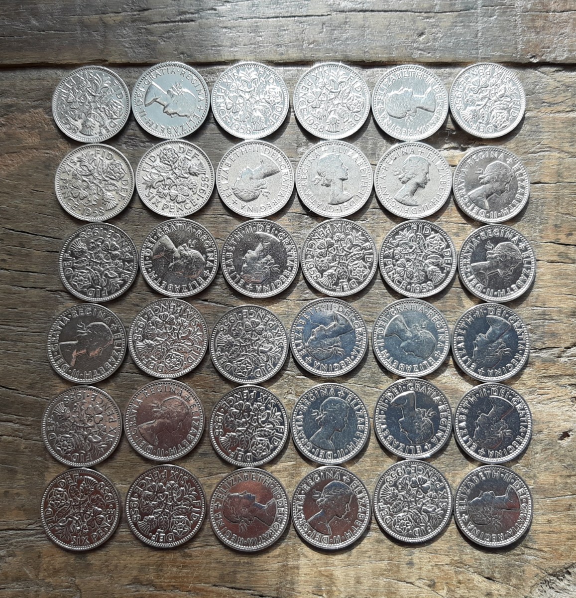 エリザベス女王の幸せのシックスペンス イギリス 36枚セットラッキー6ペンス 本物古銭英国コイン 美品です19.5mm 2.8gram 6ペンス _画像4
