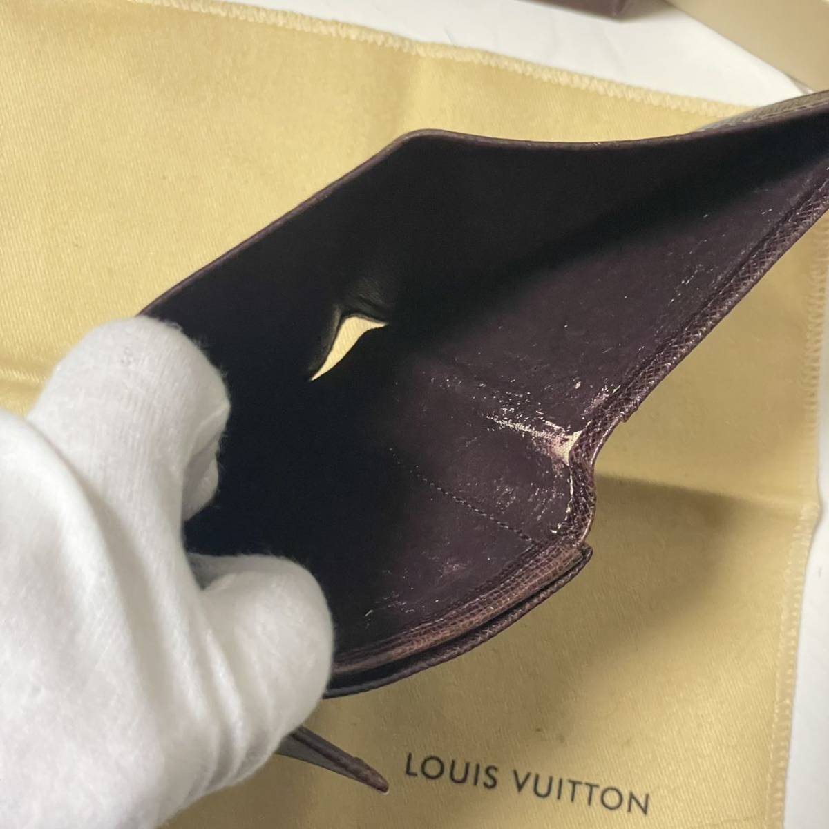 LOUIS VUITTON ルイヴィトンタイガ 二つ折り財布 小銭入れ ポルト 付属品付き_画像6