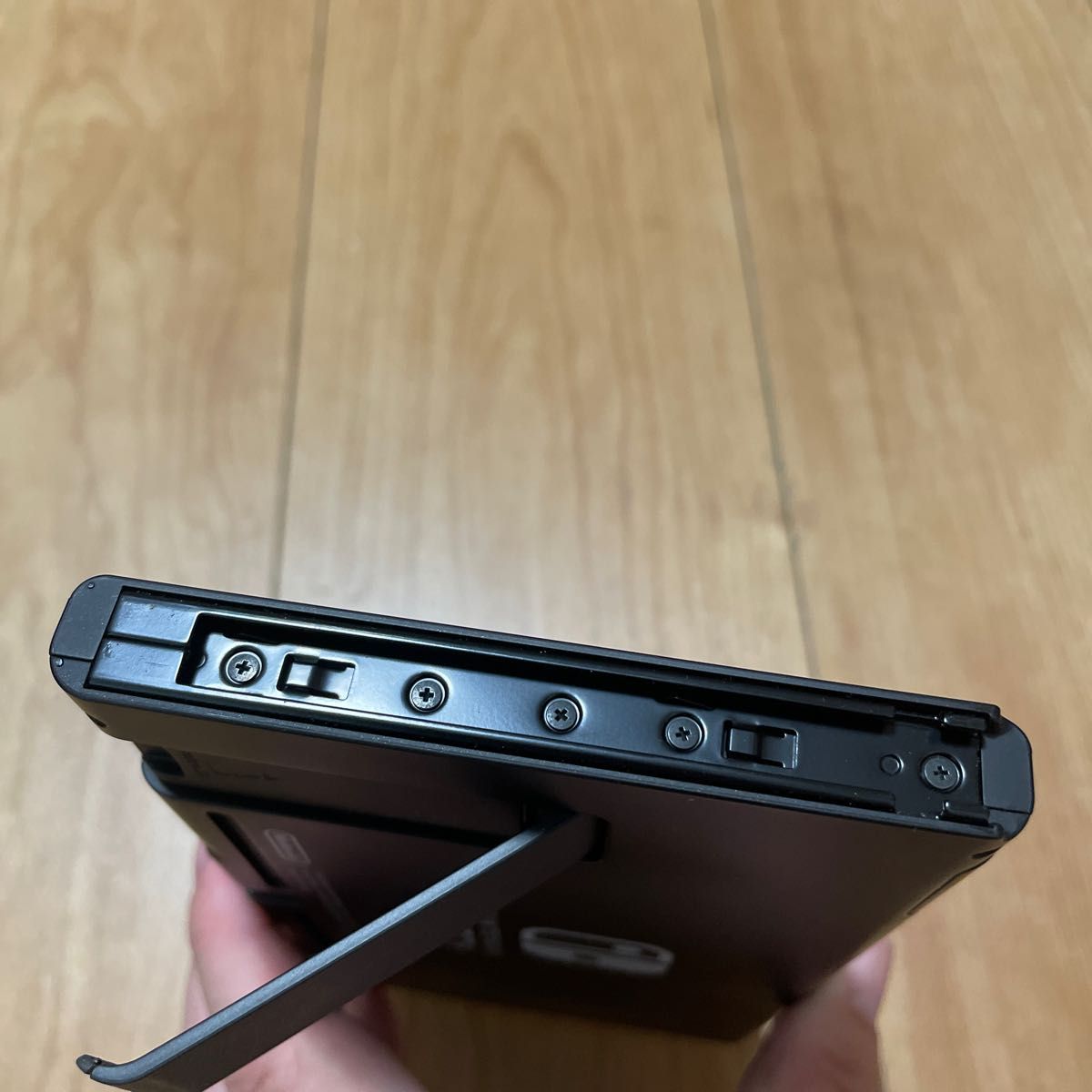 4111【液晶傷なし】新型Nintendo Switch 本体のみ 2019年製 4111【液晶傷なし】新型Nintendo Switch 本体のみ 2019年製