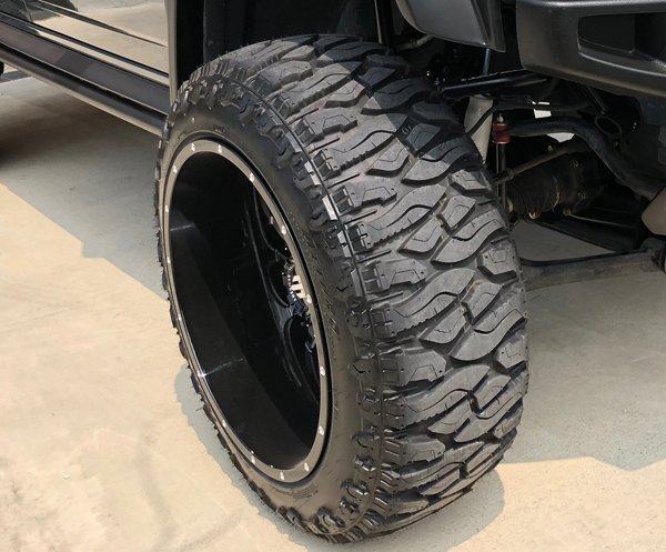 FUEL D582 Turbo8 ハマー H2 H1 HUMMER 新品 20インチマッドタイヤホイールセット ATTURO TRAIL BLADE BOSS LT325/60R20 35x13.0R20_タイヤ装着イメージ(38x13.50R24)