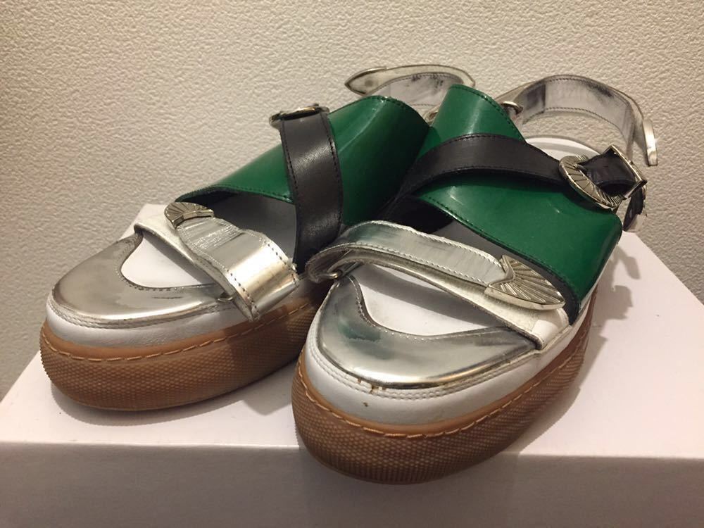 TOGA PULLA メタルバックル サンダル メンズ ガムソール シルバー グリーン 靴 スニーカー VIRILIS 緑 白