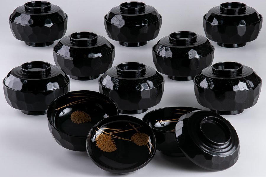 漆芸】『 輪島塗 大向高洲堂造 貞一 松笠蒔絵黒塗亀甲形煮物椀 10客 共