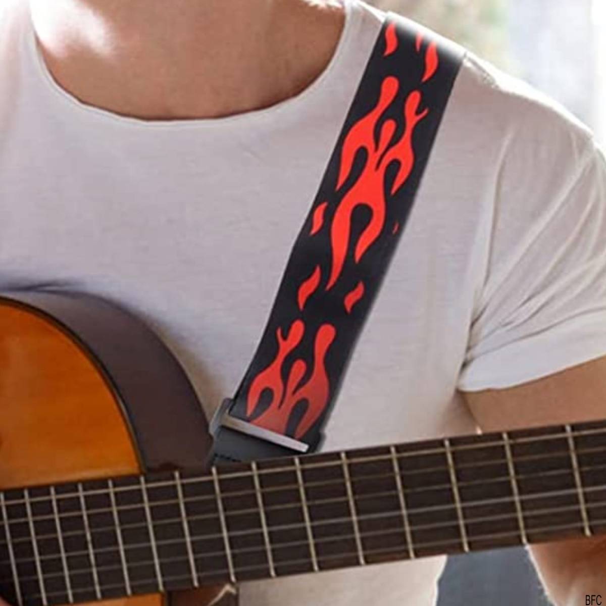 ギターストラップ ギターベルト ベースストラップ 調節可能 吊り下げ式 送料無料 楽器 アクセサリー オシャレ カッコいい