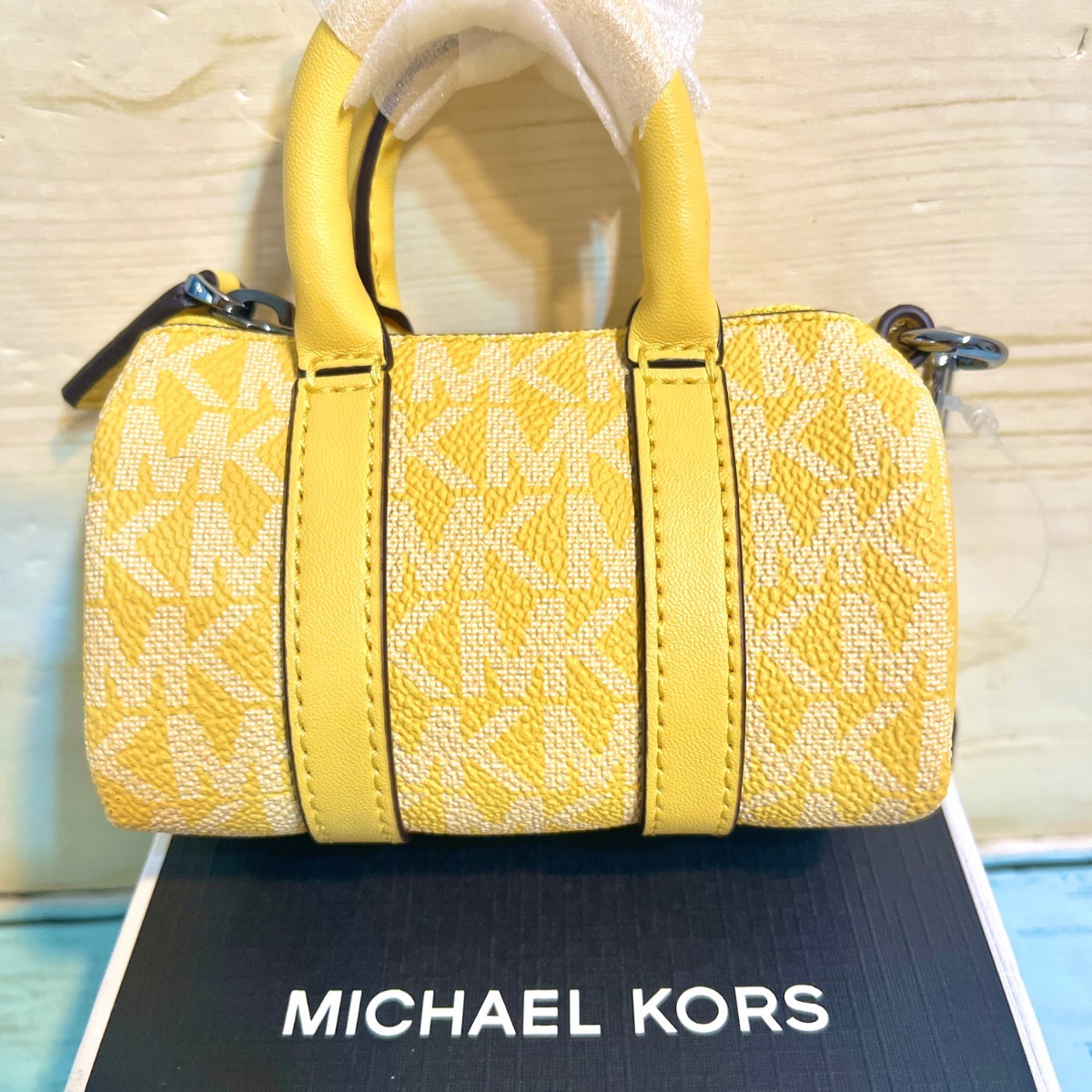 モノグラム マイケルコース MICHAEL KORS ロゴ MK 新品 ボストンバッグ バッグチャームキーホルダー ポーチ イエロー レディース  ブランド