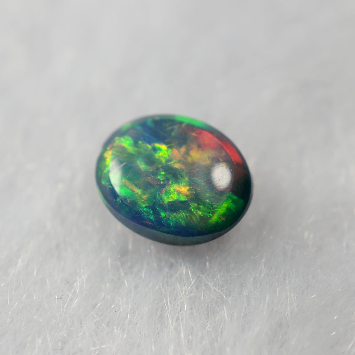  натуральный black opal / разрозненный /0.29ct/ размер длина 5.1.x ширина 4.2.x высота 2.3./ Австралия производство / натуральный опал / натуральный камень 