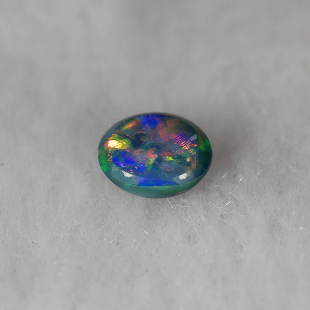  натуральный black opal / разрозненный /0.29ct/ размер длина 5.1.x ширина 4.2.x высота 2.3./ Австралия производство / натуральный опал / натуральный камень 