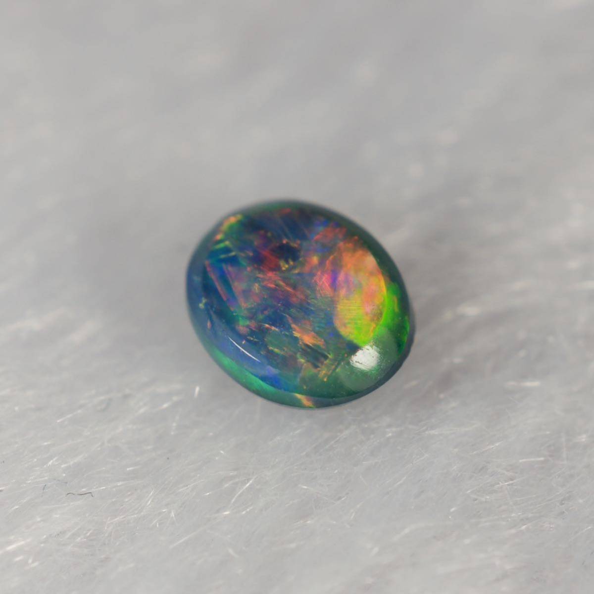  натуральный black opal / разрозненный /0.29ct/ размер длина 5.1.x ширина 4.2.x высота 2.3./ Австралия производство / натуральный опал / натуральный камень 