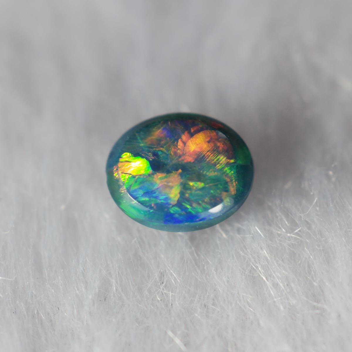  натуральный black opal / разрозненный /0.29ct/ размер длина 5.1.x ширина 4.2.x высота 2.3./ Австралия производство / натуральный опал / натуральный камень 