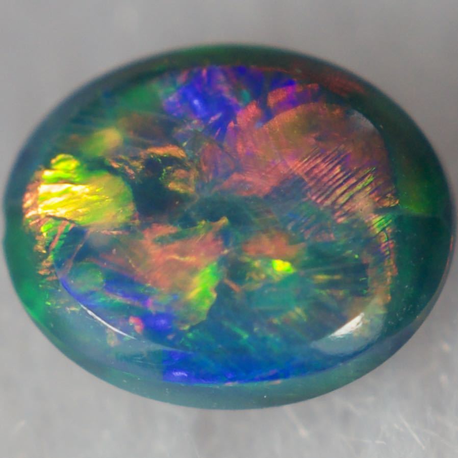  натуральный black opal / разрозненный /0.29ct/ размер длина 5.1.x ширина 4.2.x высота 2.3./ Австралия производство / натуральный опал / натуральный камень 