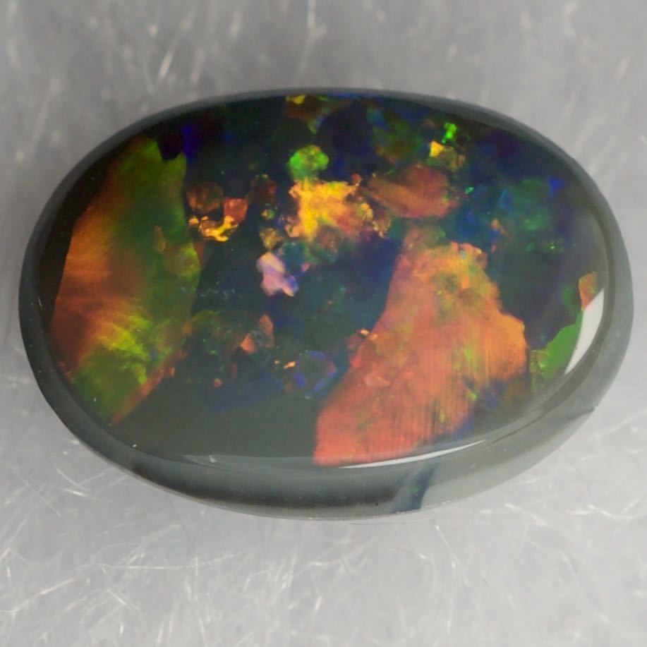 ☆決算特価商品☆ 天然ブラックオパール/重さ0.85ct/サイズ横8.1㎜ x高