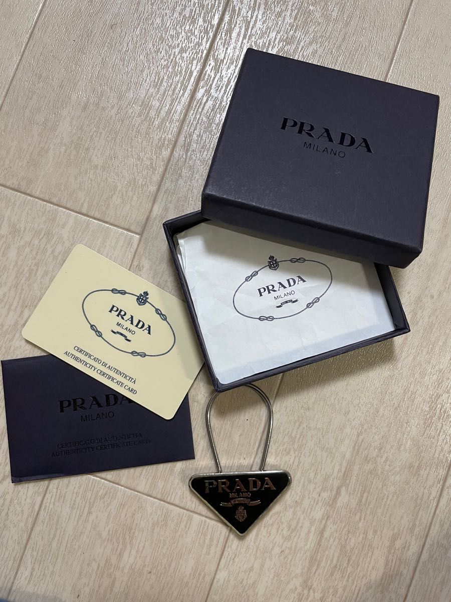 PRADA プラダ 三角プレートキーホルダー キーケース キーリング