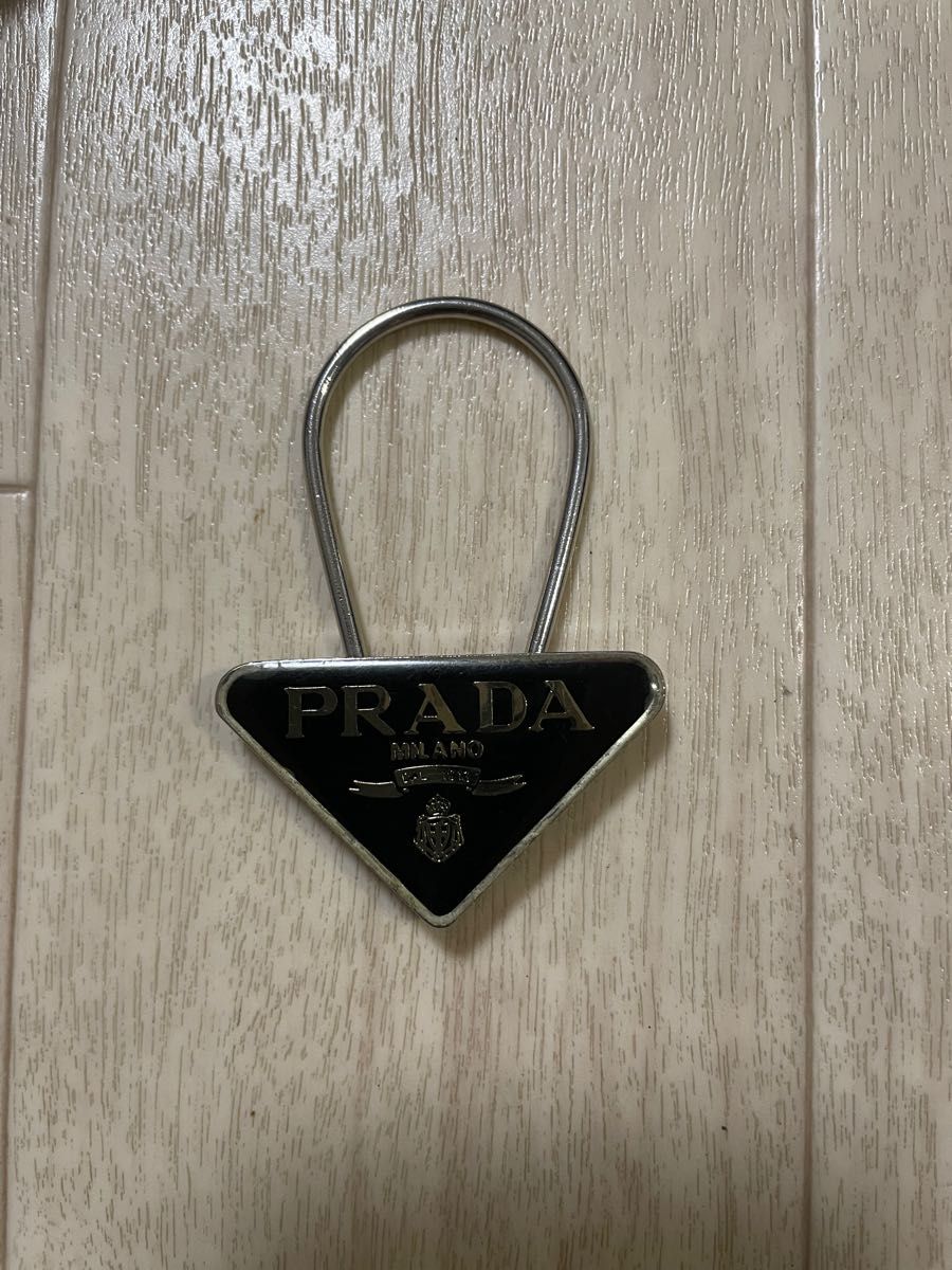 PRADA プラダ 三角プレートキーホルダー キーケース キーリング