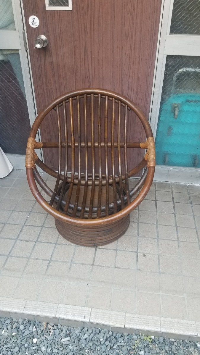 ラタン ビンテージ 籐のしっかりしたつくりの木製回転椅子です_画像1