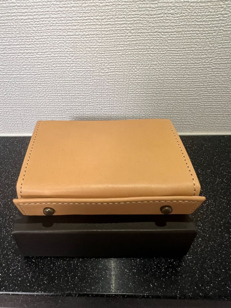半額】 m + エムピウ ミッレフォッリエ TAN27 ヌメ 折り財布 - abacus