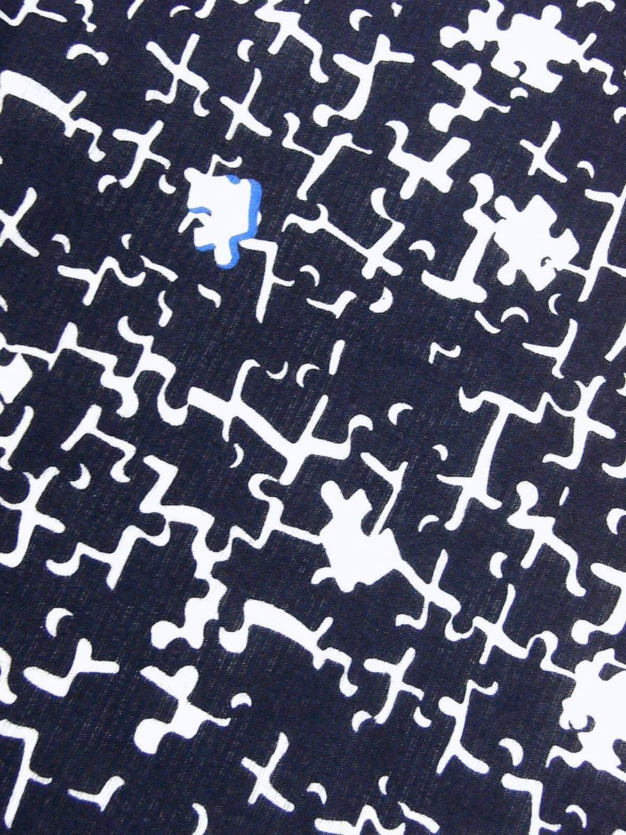 わけあり品　濃い濃紺色地・ジグソーパズル模様　男性用　綿の変織ゆかた　M　605　未使用品_画像4