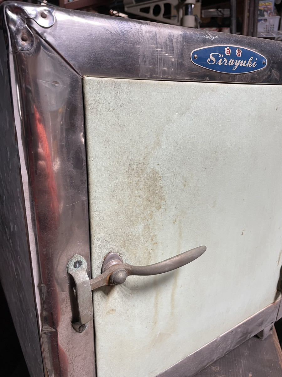 T16173 pretty retro refrigerator rhinoceros koro type white snow Junk . retro objet d'art war front no start rujik. Junk feeling wooden antique objet d'art Junk