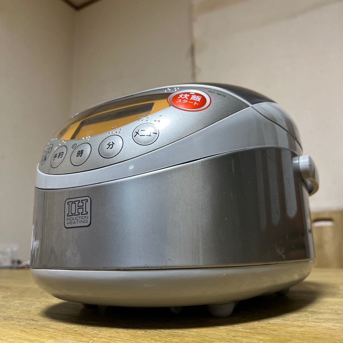 東芝 TOSHIBA 皿鍛造厚釜5mm RC-6PX 3 5合炊きIH炊飯器|Yahoo!フリマ(旧PayPayフリマ) 東芝 TOSHIBA 皿鍛造厚釜5mm RC-6PX 3 5合炊きIH炊飯器|Yahoo!フリマ(旧PayPayフリマ)