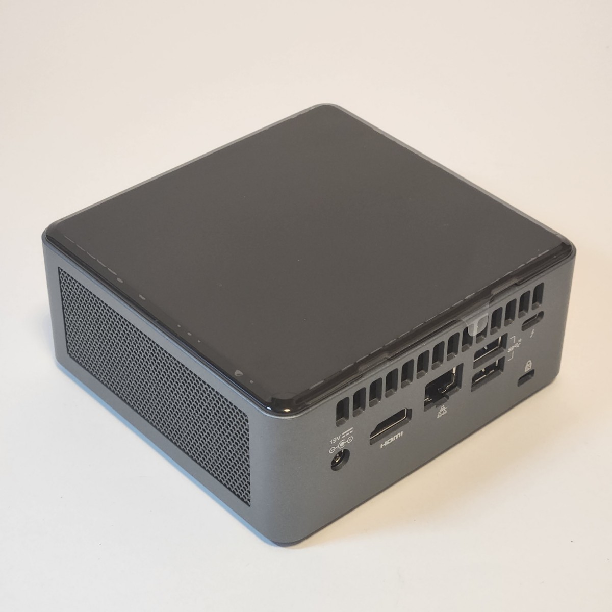 本体新品 未使用品 INTEL NUC10FNH Windows10-11 メモリ32GB M 2 本体新品 未使用品 INTEL NUC10FNH Windows10-11 メモリ32GB M 2