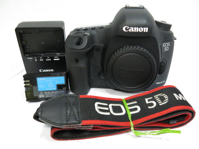 驚きの値段で 5D EOS 】Canon 美品 【 MarkIIII [管CN14] キヤノン 純正バッテリー・チャージャー・ストラップ付 （3型）ボディー キヤノン