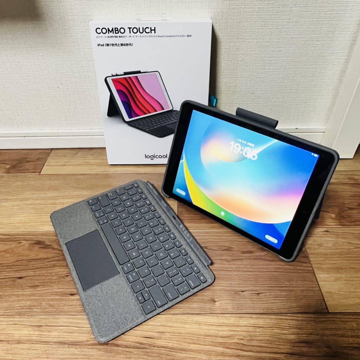 ショッピング売品 極美品 iPad ケース COMBO TOUCH iK1057BKA - PC