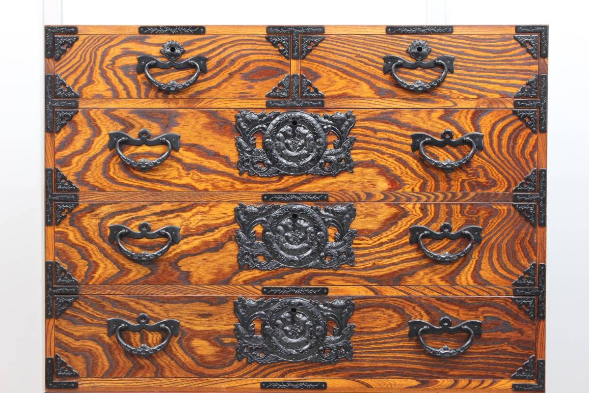 E0138 adjustment chest of drawers rock ..2 step piling zelkova keyaki... paint iron metal fittings .. furniture peace chest of drawers tradition industrial arts . lacquer peace furniture chest drawer key attaching chest Tokyo departure 