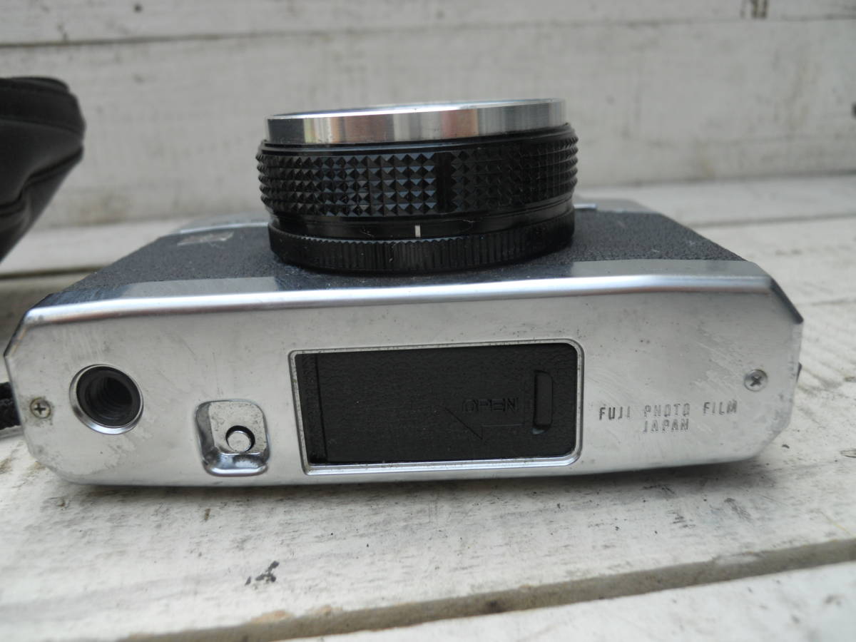 M9369 カメラ FUJICA GA 傷汚れあり シャッターNG 現状 動作チェックなし ゆうパック60サイズ(0504)_画像6